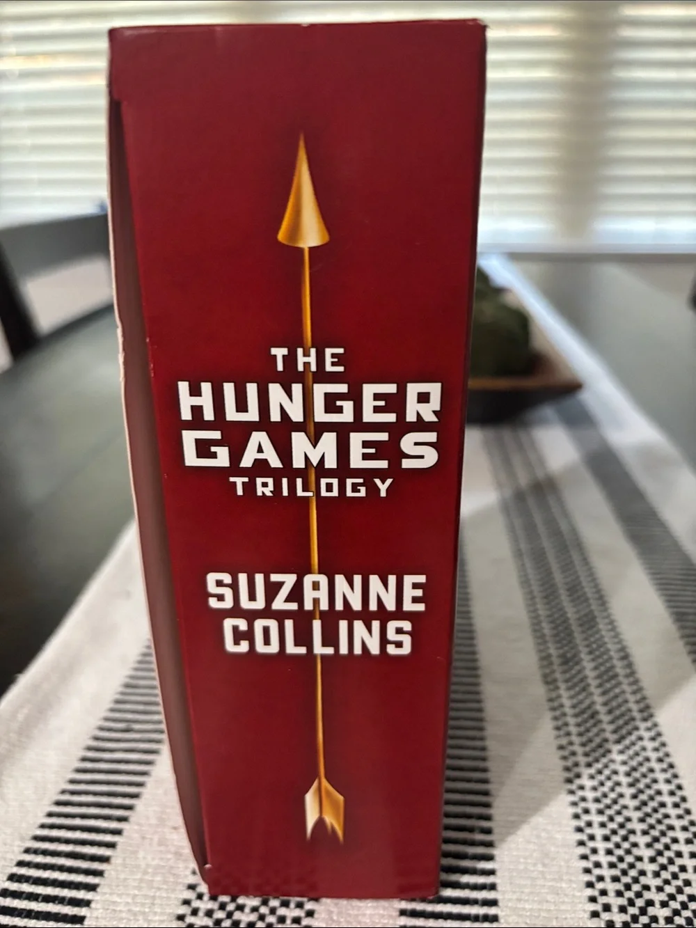 The Hunger Games Trilogy Box Set - Red, Black, Blue